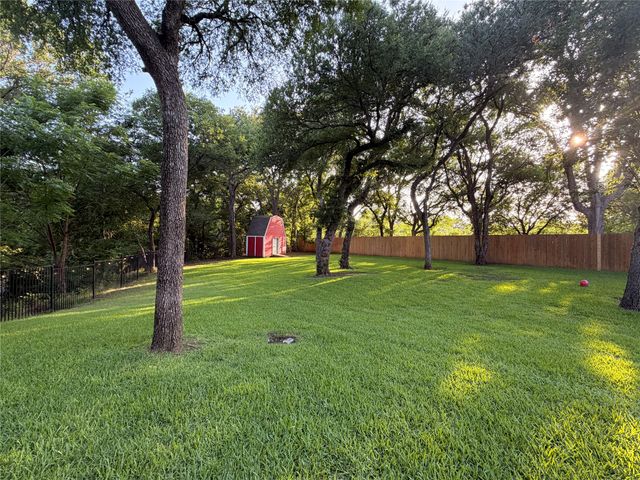 1125 Shady River Court S, Benbrook, TX 76126