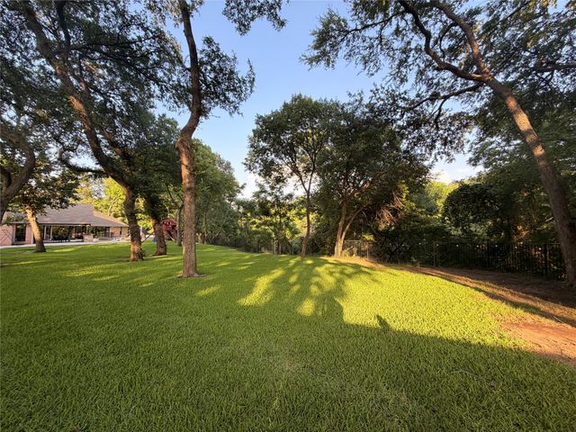 1125 Shady River Court S, Benbrook, TX 76126