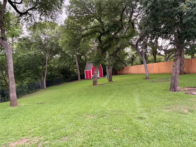 1125 Shady River Court S, Benbrook, TX 76126