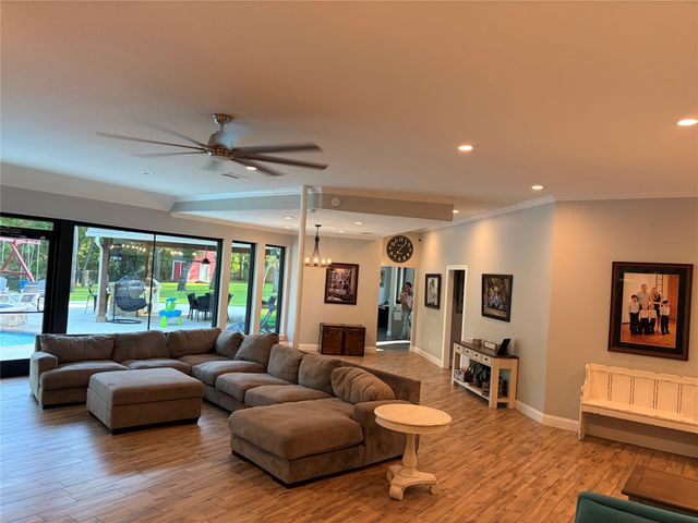 1125 Shady River Court S, Benbrook, TX 76126