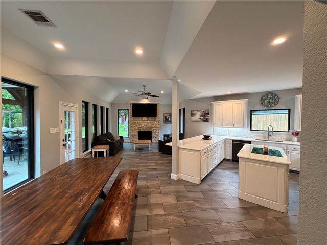 1125 Shady River Court S, Benbrook, TX 76126