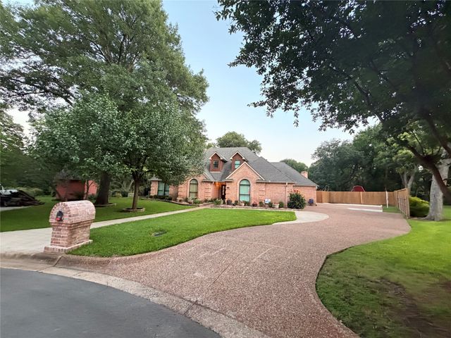 1125 Shady River Court S, Benbrook, TX 76126