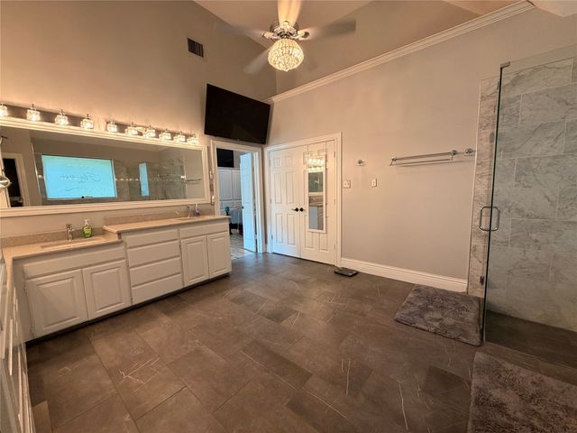 1125 Shady River Court S, Benbrook, TX 76126