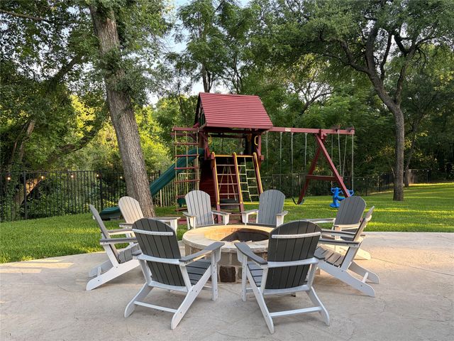 1125 Shady River Court S, Benbrook, TX 76126