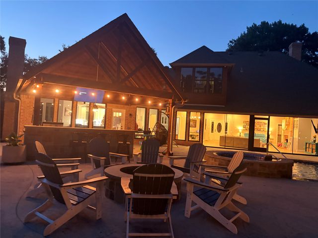 1125 Shady River Court S, Benbrook, TX 76126