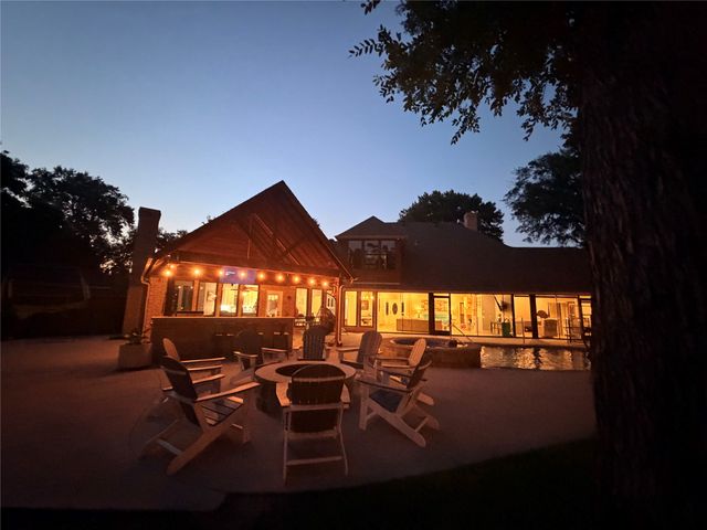 1125 Shady River Court S, Benbrook, TX 76126
