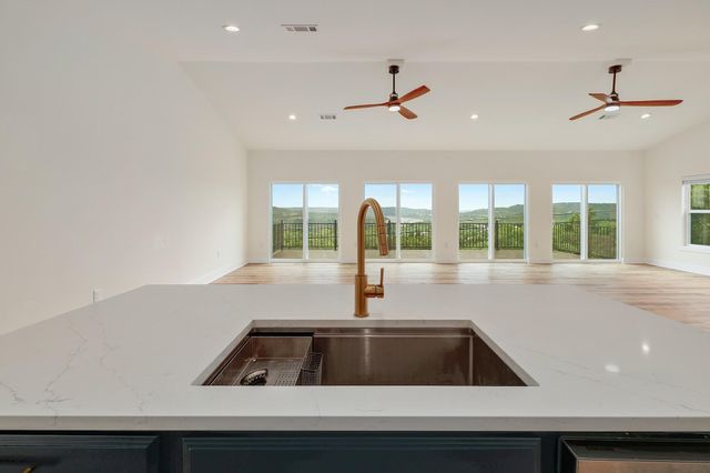 18716 W Lakeview DR, Jonestown, TX 78645