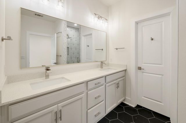 18716 W Lakeview DR, Jonestown, TX 78645