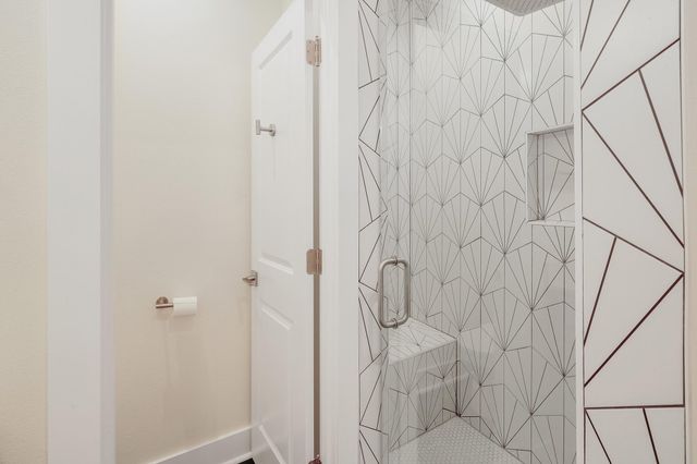 18716 W Lakeview DR, Jonestown, TX 78645