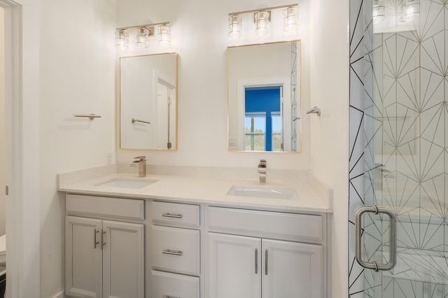 18716 W Lakeview DR, Jonestown, TX 78645