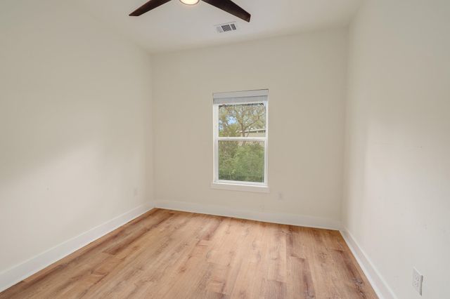 18716 W Lakeview DR, Jonestown, TX 78645