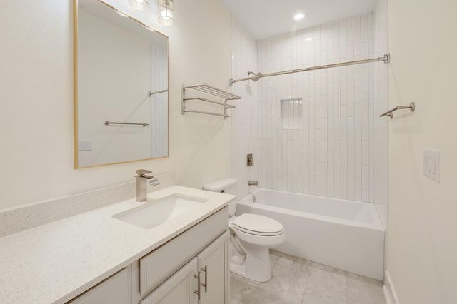 18716 W Lakeview DR, Jonestown, TX 78645