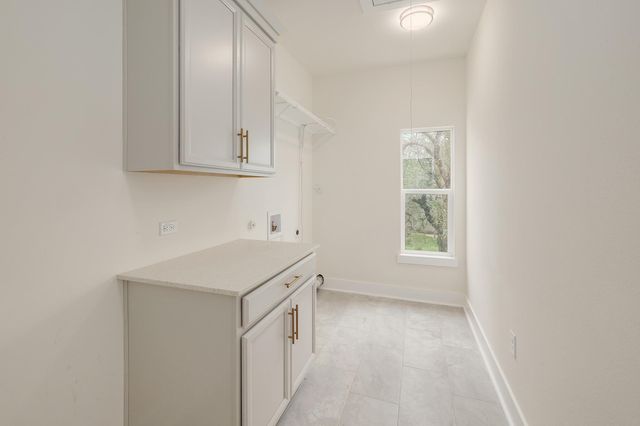 18716 W Lakeview DR, Jonestown, TX 78645