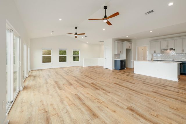 18716 W Lakeview DR, Jonestown, TX 78645