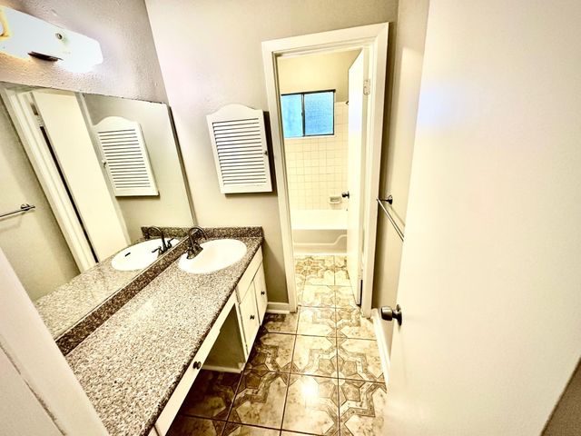 7238 Woodfern Drive, Houston, TX 77040