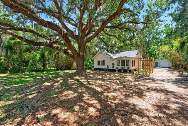 112 N LAKE AVENUE, Leesburg, FL 34748