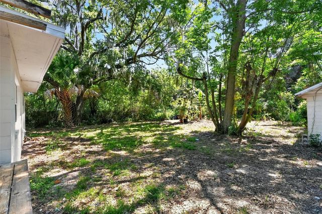 112 N LAKE AVENUE, Leesburg, FL 34748