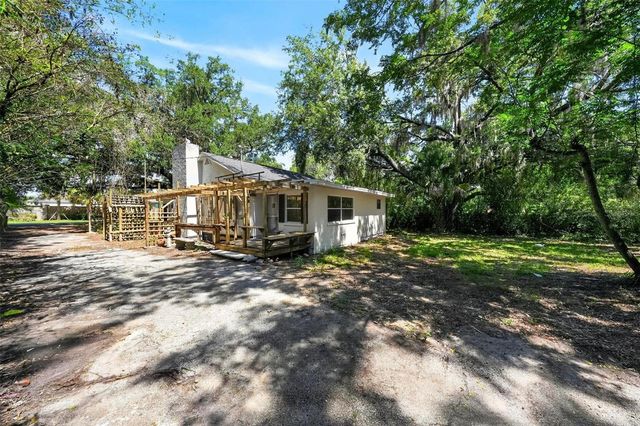 112 N LAKE AVENUE, Leesburg, FL 34748