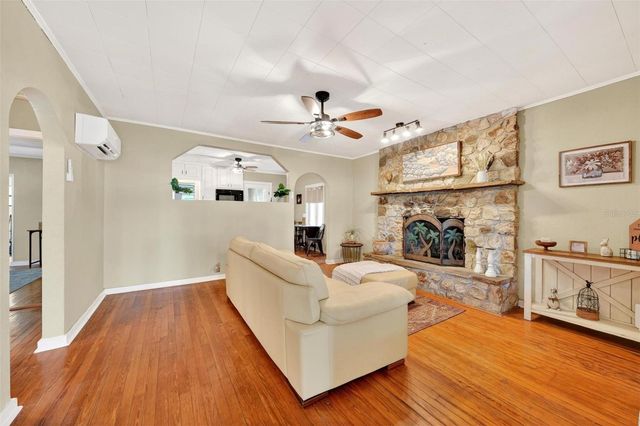 112 N LAKE AVENUE, Leesburg, FL 34748