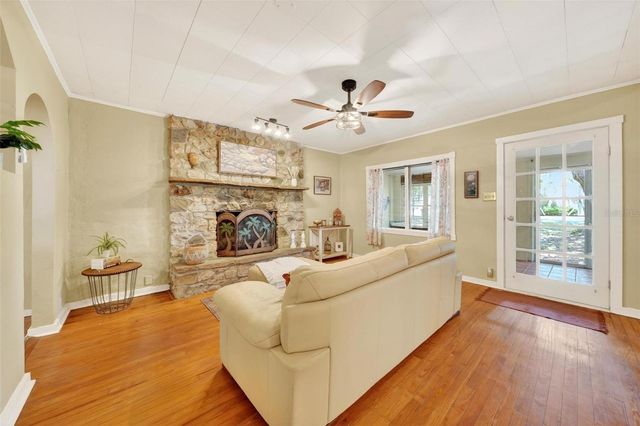112 N LAKE AVENUE, Leesburg, FL 34748