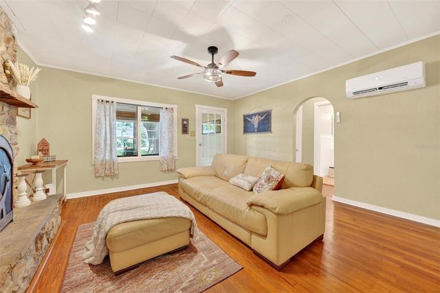 112 N LAKE AVENUE, Leesburg, FL 34748