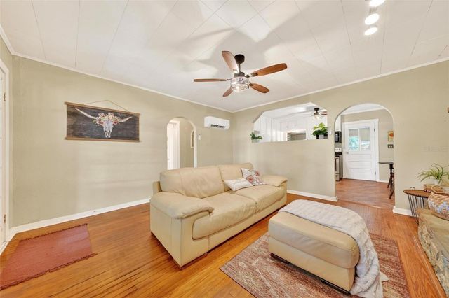 112 N LAKE AVENUE, Leesburg, FL 34748