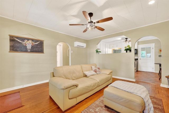 112 N LAKE AVENUE, Leesburg, FL 34748