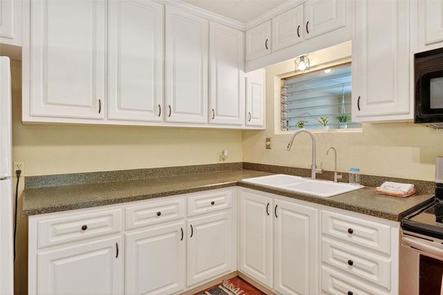 112 N LAKE AVENUE, Leesburg, FL 34748