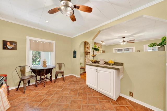 112 N LAKE AVENUE, Leesburg, FL 34748