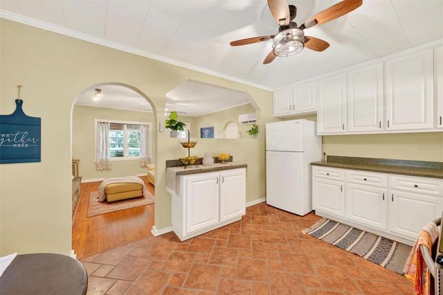 112 N LAKE AVENUE, Leesburg, FL 34748
