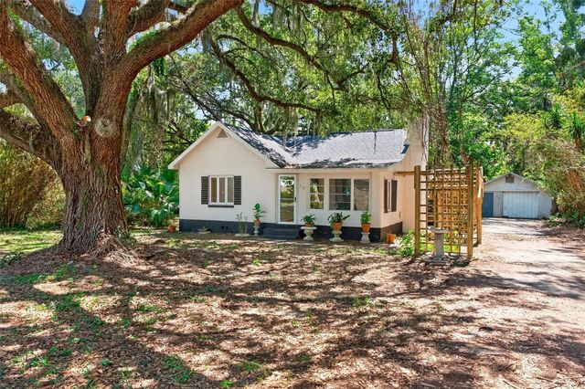 112 N LAKE AVENUE, Leesburg, FL 34748