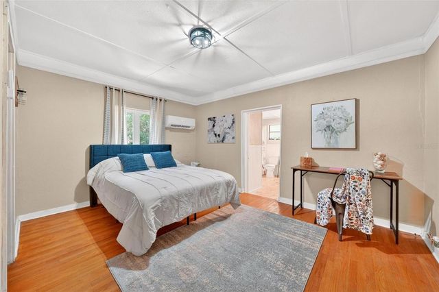 112 N LAKE AVENUE, Leesburg, FL 34748