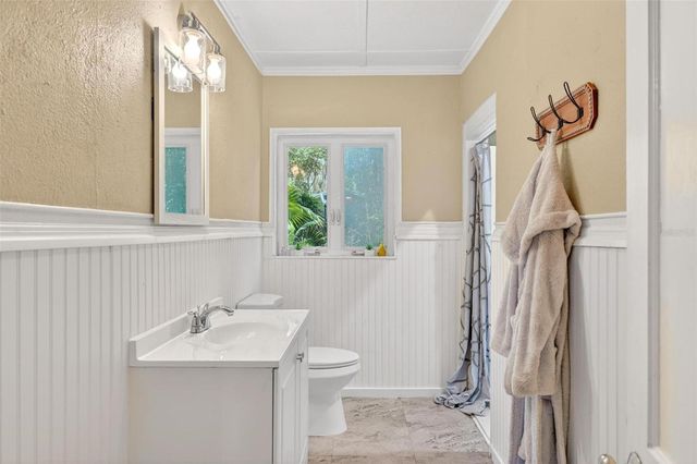 112 N LAKE AVENUE, Leesburg, FL 34748