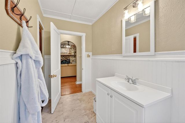 112 N LAKE AVENUE, Leesburg, FL 34748