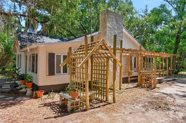 112 N LAKE AVENUE, Leesburg, FL 34748