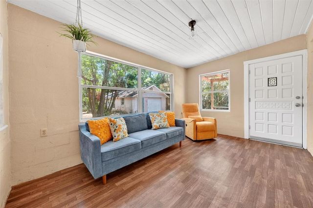 112 N LAKE AVENUE, Leesburg, FL 34748