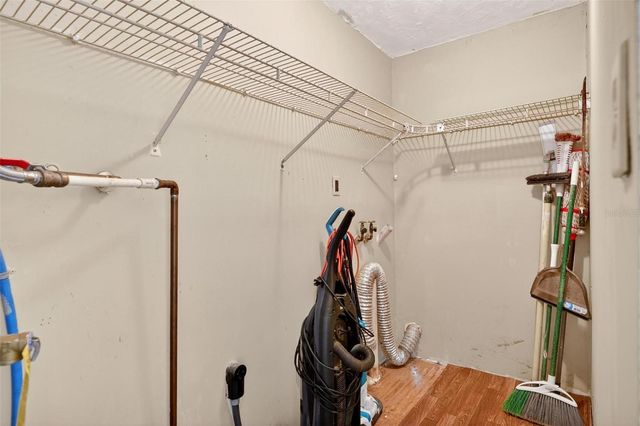 112 N LAKE AVENUE, Leesburg, FL 34748