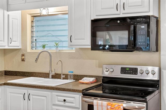 112 N LAKE AVENUE, Leesburg, FL 34748