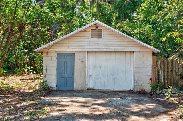 112 N LAKE AVENUE, Leesburg, FL 34748