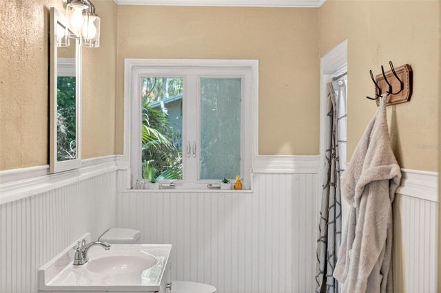 112 N LAKE AVENUE, Leesburg, FL 34748