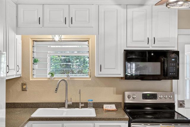 112 N LAKE AVENUE, Leesburg, FL 34748