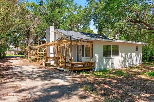 112 N LAKE AVENUE, Leesburg, FL 34748