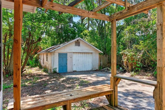 112 N LAKE AVENUE, Leesburg, FL 34748