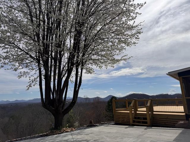 355 Up The Creek Trail, Hayesville, NC 28904