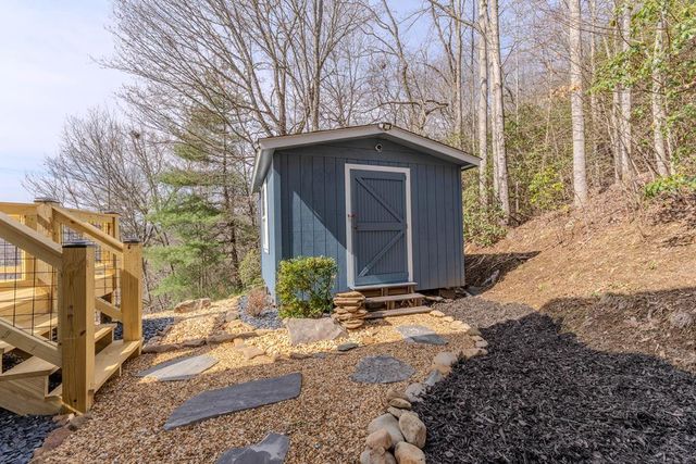 355 Up The Creek Trail, Hayesville, NC 28904