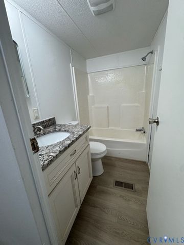 27413 Flank Rd, North Dinwiddie, VA 23805