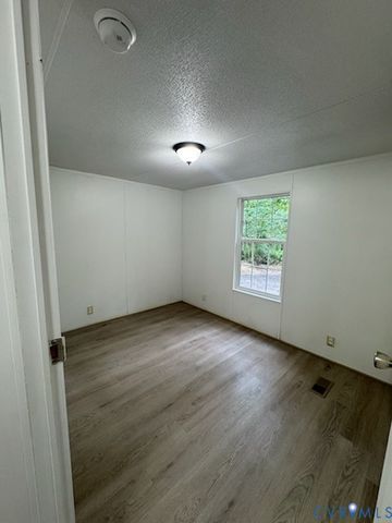 27413 Flank Rd, North Dinwiddie, VA 23805