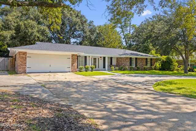 13 Greenbriar Drive, Gulfport, MS 39507
