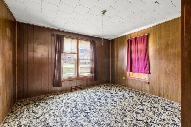 712 10th Street, De Witt, IA 52742