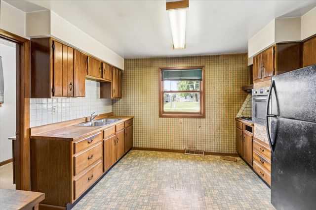 712 10th Street, De Witt, IA 52742